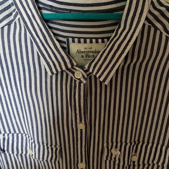 ABERCROMBIE & Fitch stripped Blouse . - Picture 6 of 8
